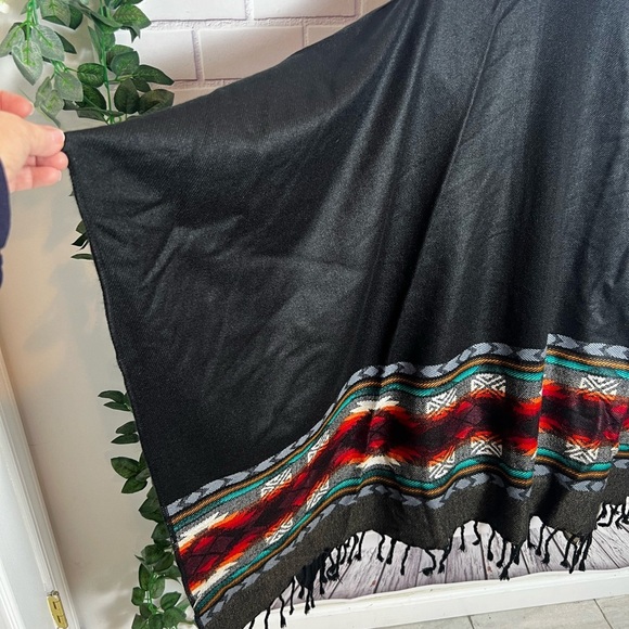 Reversible Acrylic women Poncho made in ECUADOR/black one size - Picture 10 of 10